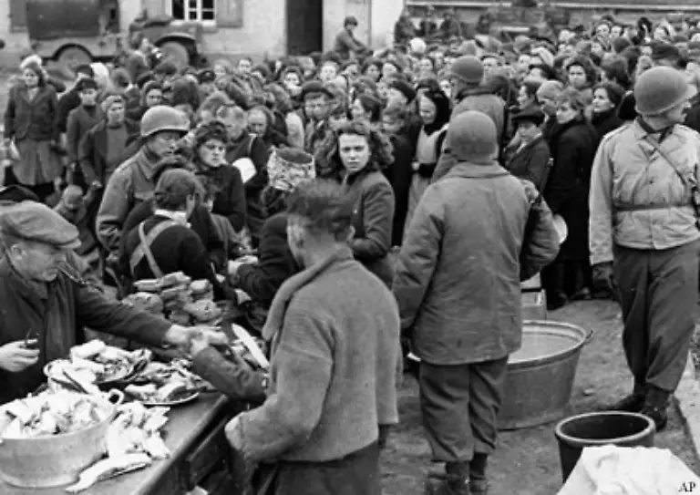 Seine-Plaene-richteten-sich-gegen-Hunger-Armut-Verzweiflung-und-Chaos-Er-setzte-auf-die-Eigeninitiative-der-Europaeer-und-deren-Vertrauen-in-die-wirtschaftliche-Zukunft-ihrer-Laender-und-der-Europas