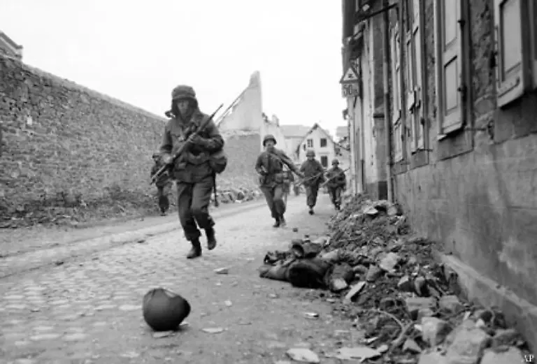 In-Westdeutschland-signalisierte-der-Marshallplan-zugleich-eine-Kehrtwende-in-der-Deutschlandpolitik-der-USA-Die-Amerikaner-kamen-zunaechst-nicht-als-Befreier-sondern-als-Besatzer-erklaert-Historiker-Jost-Duelffer