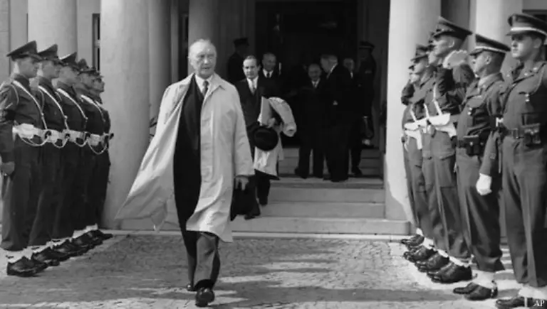 Die-Aufbauhilfe-ermoeglichte-Westdeutschland-auch-eine-Rueckkehr-aufs-politische-Parkett