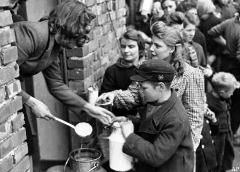 Die-Milliarden-des-Marshallplans-sollten-aus-Hungernden-verlaessliche-Partner-machen