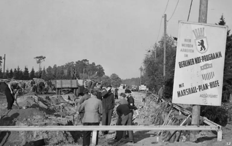 Ausserdem-waren-Baustellen-und-Firmen-die-aus-dem-Plan-finanziert-wurden-entsprechend-gekennzeichnet