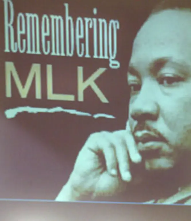 Er-ist-weltweit-einer-der-bekanntesten-US-Amerikaner-Dr-Martin-Luther-King-Jr-Baptistenpastor-schwarzer-Buergerrechtler-Pazifist-Friedensnobelpreistraeger-Am-dritten-Montag-im-Januar-gedenken-die-USA-eines-ihrer-bedeutendsten-Buerger
