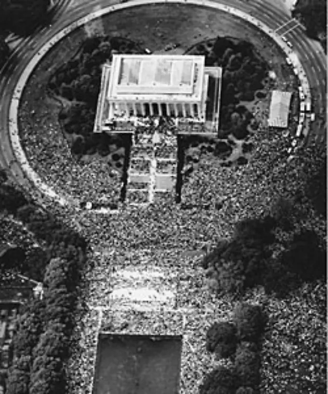 Am-28-August-1963-fand-der-Marsch-auf-Washington-statt-der-einen-Gesetzentwurf-John-F-Kennedys-gegen-Rassendiskriminierung-im-Kongress-unterstuetzen-sollte-Mehr-als-250-000-Menschen-kamen-es-war-die-groesste-Demonstration-in-D-C-in-der-Geschichte