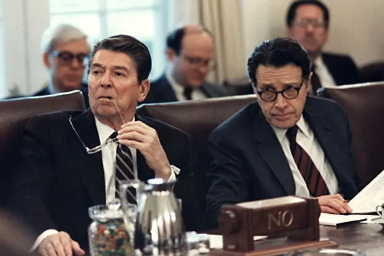 Nicht-zuletzt-unterstellten-sie-ihm-die-Unterstuetzung-des-Kommunismus-Der-bekannteste-Gegner-eines-Gedenktages-war-Praesident-Ronald-Reagan-Er-musste-aber-schliesslich-nachgeben-und-erklaerte-1983-den-Martin-Luther-King-Day-zum-nationalen-Feiertag