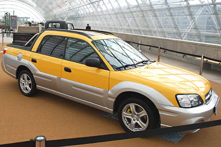 Die-Gold-Rosi-steht-auf-Subaru-und-Allrad-Rosemarie-Mittermaier-Neureuther-faehrt-eines-von-nur-153-deutschen-Exemplaren-des-Subaru-Baja-Der-Sport-Laster-wurde-von-2002-bis-2006-gebaut-und-bringt-die-Familie-Neureuther-samt-Ausruestung-sicher-in-die-Berge