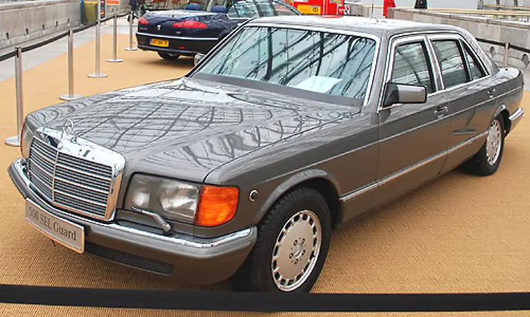 Ex-Bundeskanzler-Helmut-Kohl-fuhr-viele-Jahre-in-dieser-Spezialanfertigung-einer-Mercedes-S-Klasse-Das-Fahrzeug-ist-stark-gepanzert-faehrt-auf-Spezial-Reifen-und-wiegt-mehr-als-zwei-Tonnen