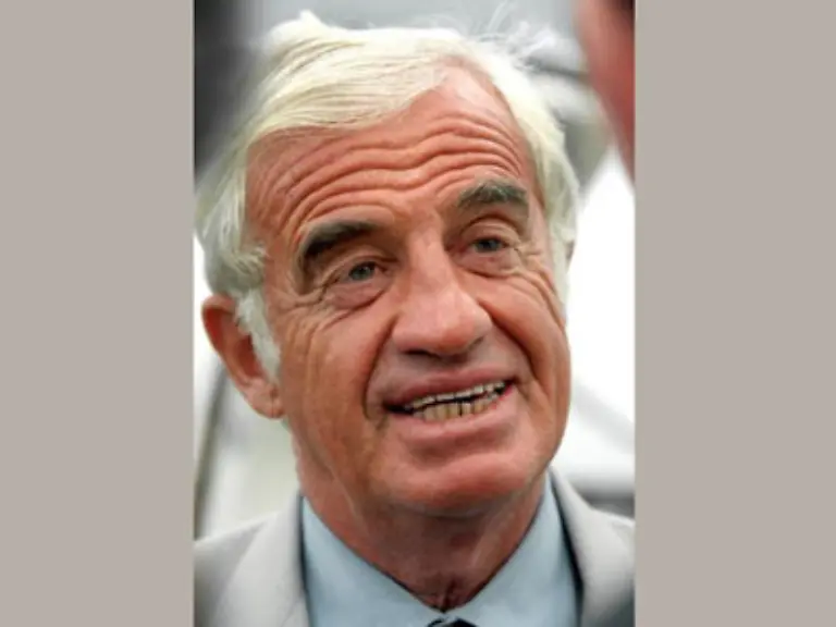 Heute-will-Jean-Paul-Belmondo-ein-Vorbild-fuer-Jugendliche-sein-die-Opfer-schwerer-Unfaelle-sind