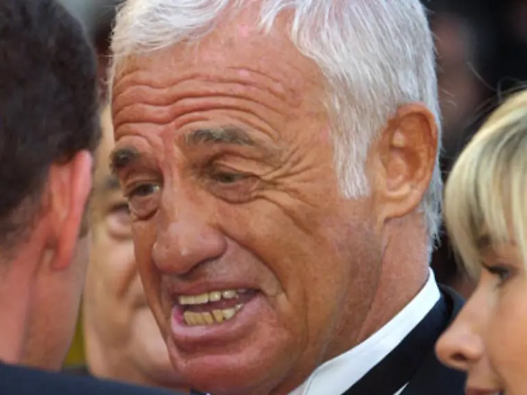 ohne-die-er-nie-zu-dem-geworden-waere-was-er-heute-ist-einer-der-beliebtesten-Schauspieler-Frankreichs-der-auf-eine-atemlose-Karriere-zurueckblicken-kann