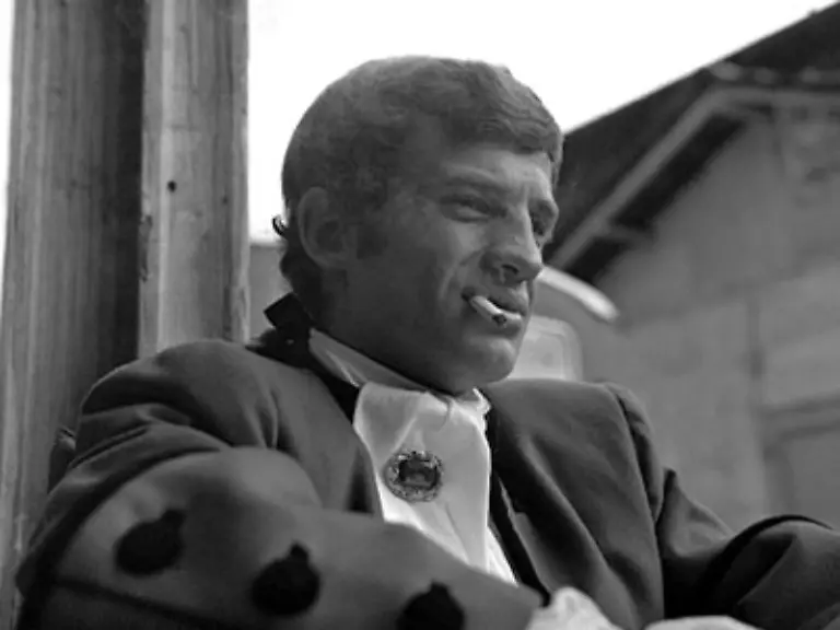 Als-Actionheld-kam-er-in-ueber-70-Filmen-ohne-Double-aus-unerschrocken-hing-er-am-Hubschrauber-sprang-ueber-fahrende-Zuege-oder-erklomm-den-320-Meter-hohen-Eiffeltum