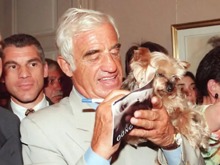 und-eine-neue-Identitaet-annimmt