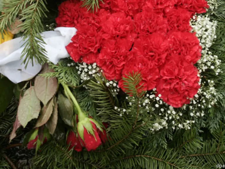 Im-Herbst-1966-kehrt-er-nach-Deutschland-zurueck-Seine-Schwester-ist-schwer-erkrankt-Sie-stirbt-Wenig-spaeter-erleidet-der-Vater-einen-toedlichen-Schlaganfall