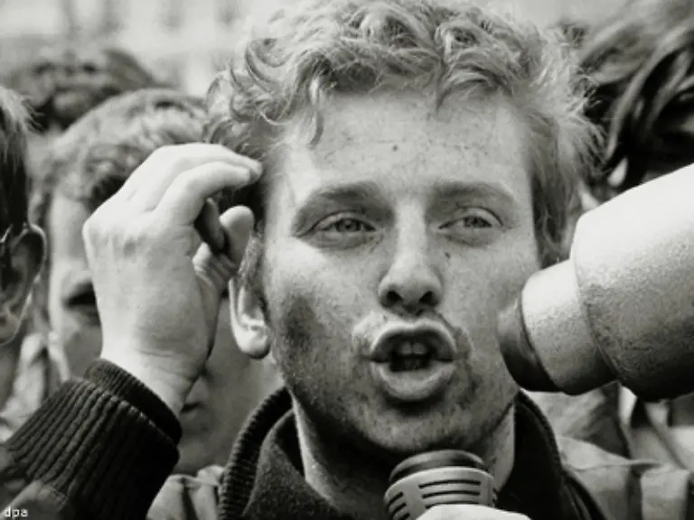 In-Frankfurt-lernt-er-auch-Daniel-Cohn-Bendit-Jahrgang-1945-kennen-Aufnahme-von-1968