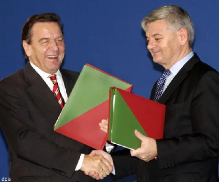 1998-gewinnen-SPD-und-Gruene-die-Bundestagswahl-Fischer-wird-Vizekanzler-und-Aussenminister