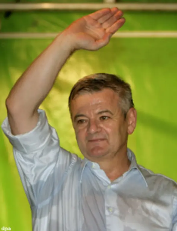 Und-er-erweist-sich-als-Kaempfer-Tausende-Kilometer-legt-er-mit-seinem-Wahlkampfbus-zurueck-auf-den-Veranstaltungen-will-er-mehr-Zuspruch-erfahren-haben-als-vor-drei-Jahren