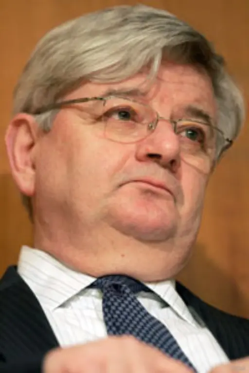 Nach-einer-Gastprofessur-in-den-Vereinigten-Staaten-vertreibt-er-sich-in-den-vergangenen-beiden-Jahren-die-Zeit-mit-Kolumnen-und-Vortraegen-zu-internationalen-Themen