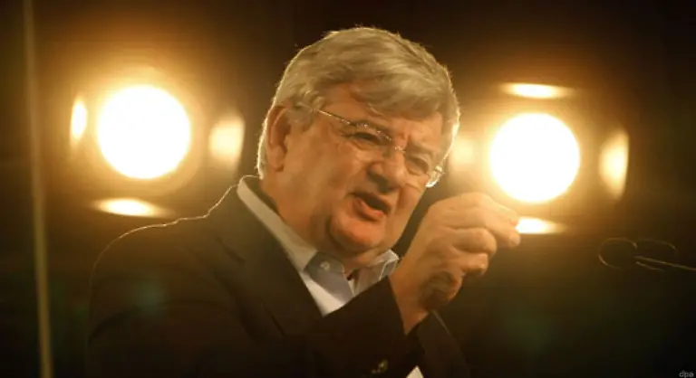 Daneben-ist-er-im-European-Council-on-Foreign-Relations-aktiv-einer-Denkfabrik-deren-Gruendungsmitglied-Fischer-ist