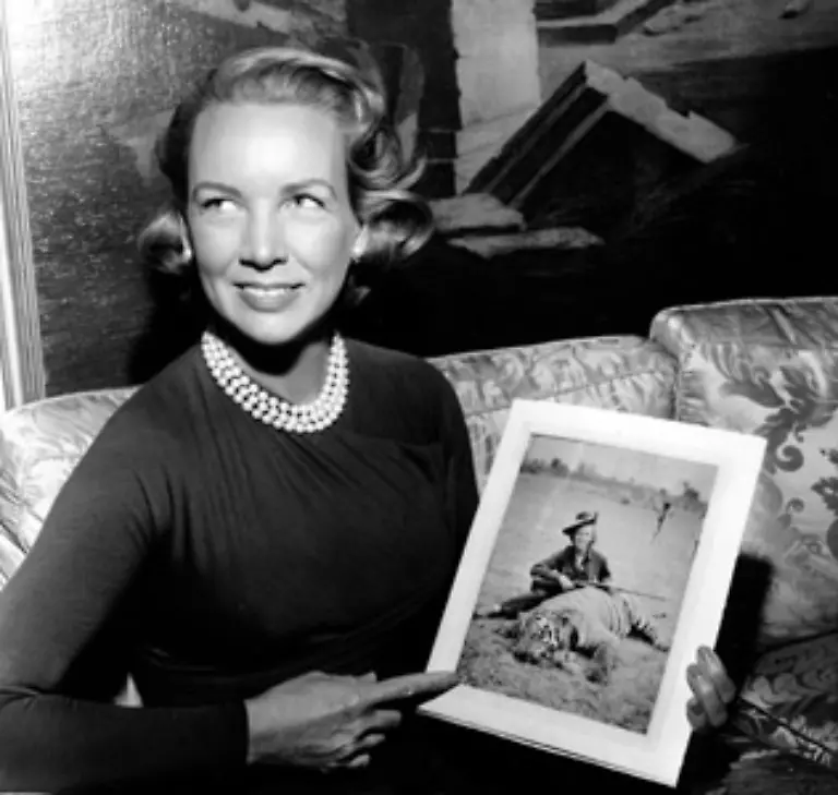 Menschen-dagegen-dringen-bis-heute-in-den-Lebensraum-des-Tigers-ein-um-die-Tiere-zu-jagen-Vor-allem-in-den-1950er-Jahren-galt-eine-Tigerjagd-als-besonders-chic-und-sorgte-fuer-Prestige