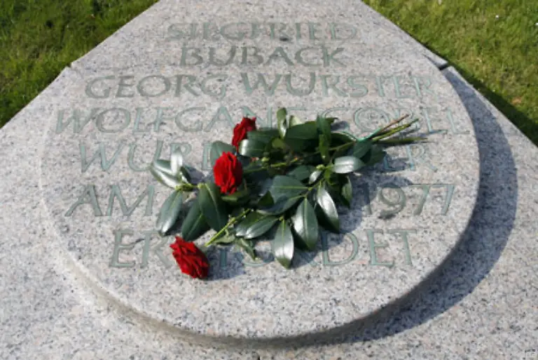 Die-bekannteste-davon-besagt-dass-die-Erklaerungen-und-womoeglich-auch-die-unaufgeklaerten-Morde-gar-nicht-auf-das-Konto-der-RAF-gehen