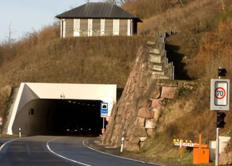 Auch-der-Wattkopf-Tunnel-bei-Ettlingen-erhielt-von-den-ADAC-Testern-nur-ein-ausreichend