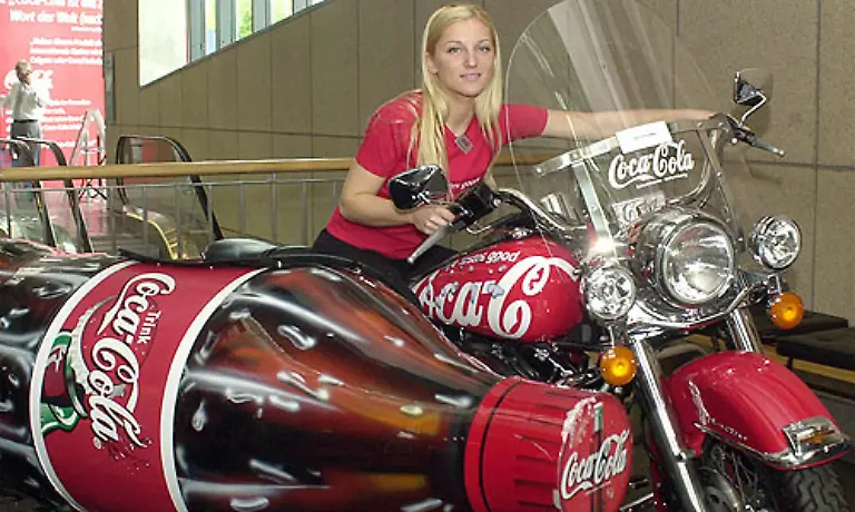 Platz-4-Coca-Cola-Ein-Inbegriff-us-amerikanischer-Kultur-und-weltweit-bekannt-Der-Getraenkehersteller-konnte-sogar-noch-weiter-zulegen-Markenwert-58-2-Mrd-Dollar-Veraenderung-17