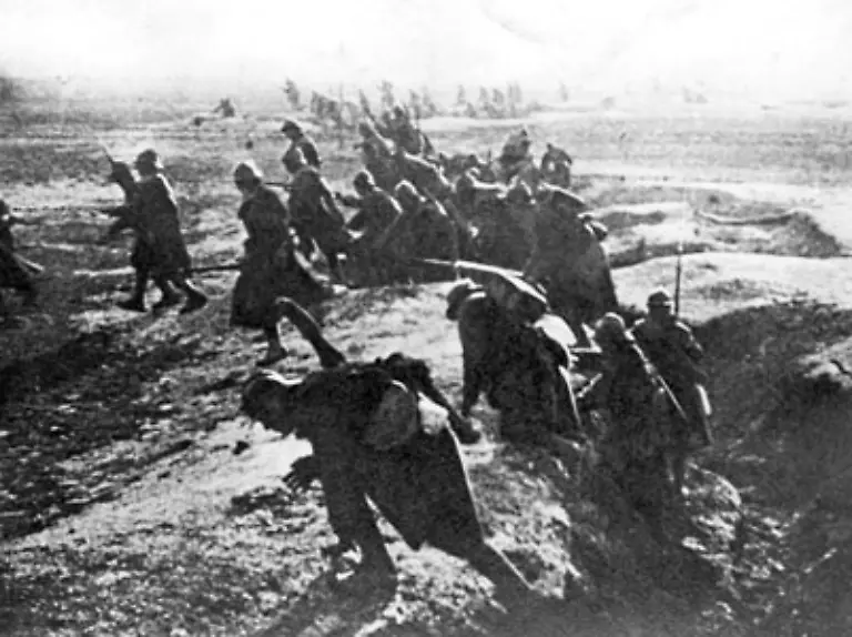 Sein-Sohn-Karl-fiel-1916-im-Ersten-Weltkrieg-bei-Verdun-die-Toechter-Grete-und-Emma-starben-1917-und-1919-beide-im-Kindbett