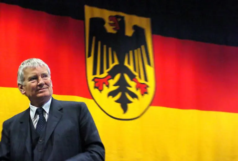Schily-setzt-sich-zwischen-alle-Stuehle-und-bietet-wechselweise-konservativen-wie-liberalen-und-linken-Kraeften-eine-hervorragende-Angriffsflaeche-Doch-vielleicht-ist-es-genau-das-was-viele-Deutsche-sagen-laesst-Otto-find-ich-gut