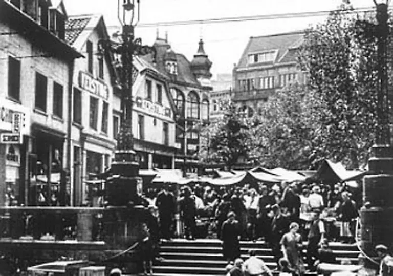 Otto-Georg-Schily-wird-am-20-Juli-1932-in-Bochum-geboren-Seine-Kindheit-wird-von-Nationalsozialismus-und-Krieg-gepraegt-sein