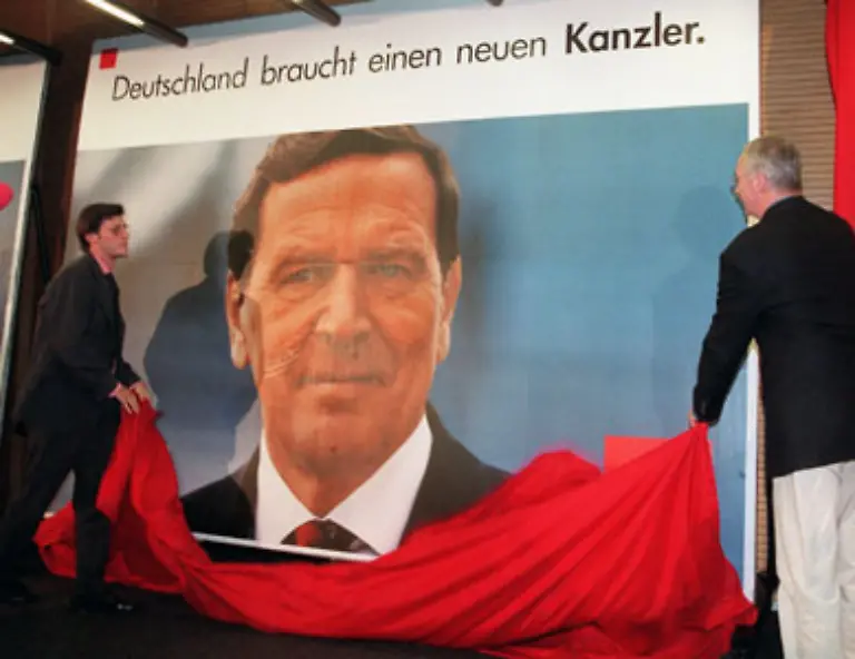 Schroeders-designierter-Innenminister-fordert-vor-der-Wahl-nicht-nur-die-konsequente-Abschiebung-straffaellig-gewordener-Auslaender-er-setzt-sich-auch-fuer-die-geschlossene-Heimunterbringung-krimineller-Jugendlicher-ein
