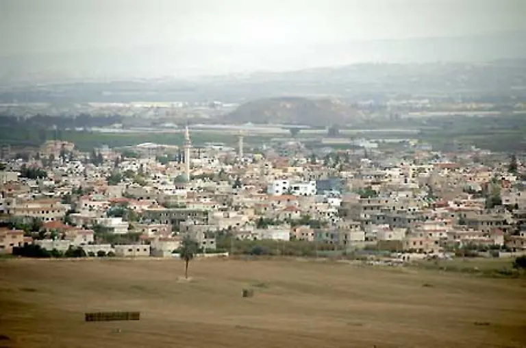 Dazwischen-liegen-auch-noch-arabische-Staedte-wie-hier-Kafr-Kassem