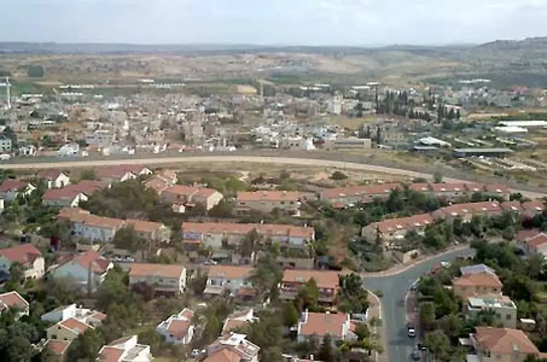 Erst-an-der-Grenze-zwischen-einer-israelischen-Siedlung-und-dem-arabischen-Dorf-Habla-trennt-wieder-eine-Mauer-die-einstmals-guten-Nachbarn