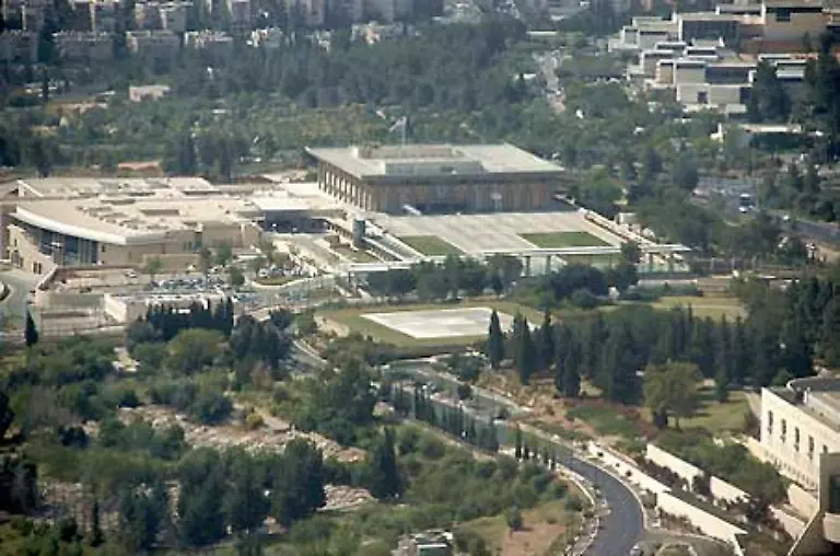 mit-der-Knesset-dem-Parlamentsgebaeude