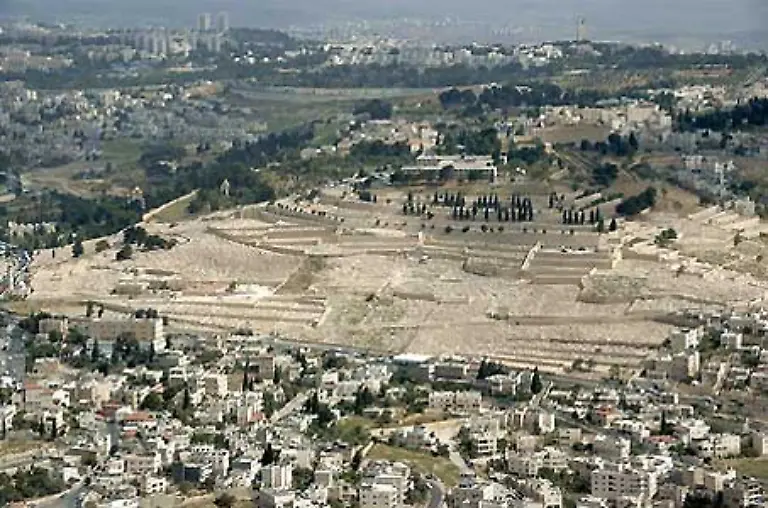 Etwa-eine-halbe-Million-Juden-sind-auf-dem-3000-Jahre-alten-Friedhof-rund-um-den-Oelberg-begraben