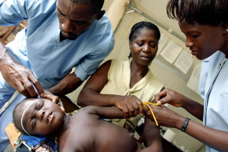 Alle-30-Sekunden-stirbt-allein-in-Afrika-ein-Kind-an-Malaria