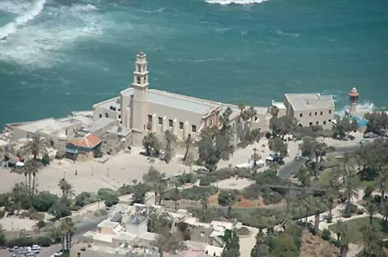 die-grosse-Kirche-mitten-in-der-Altstadt-von-Jaffo
