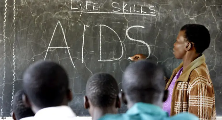 Eine-der-groessten-Bedrohungen-fuer-viele-Staaten-Afrikas-und-andere-Entwicklungslaender-ist-die-Immunschwaechekrankheit-Aids