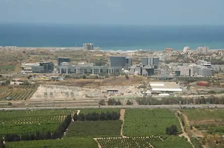 In-diesen-hochmodernen-Glasbauten-haben-Microsoft-Sony-und-andere-internationale-wie-israelische-High-Tech-Firmen-ihren-Sitz