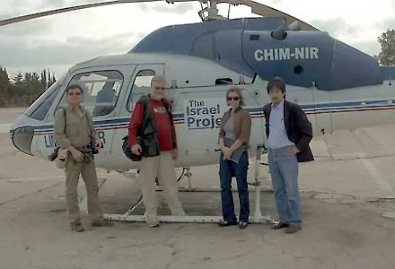 Zum-Abschluss-das-obligate-Gruppenphoto-der-mitfliegenden-Journalisten-aus-China-Deutschland-n-tv-Korrespondent-Ulrich-W-Sahm-Australien-und-Japan