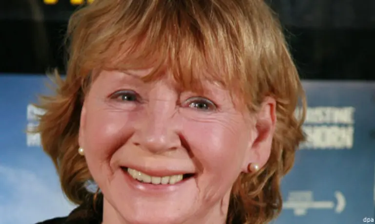 war-der-Preis-fuer-Christine-Schorn-durchaus-eine-Ueberraschung-Schorn-die-wegen-einer-Premiere-in-Zuerich-nicht-nach-Berlin-kommen-konnte-bekam-eine-Lola-fuer-ihre-Rolle-in-Frei-nach-Plan