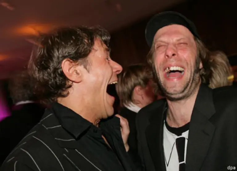 Sven-Martinek-und-Oliver-Korittke-die-sich-bei-der-After-Show-Party-glaenzend-amuesierten