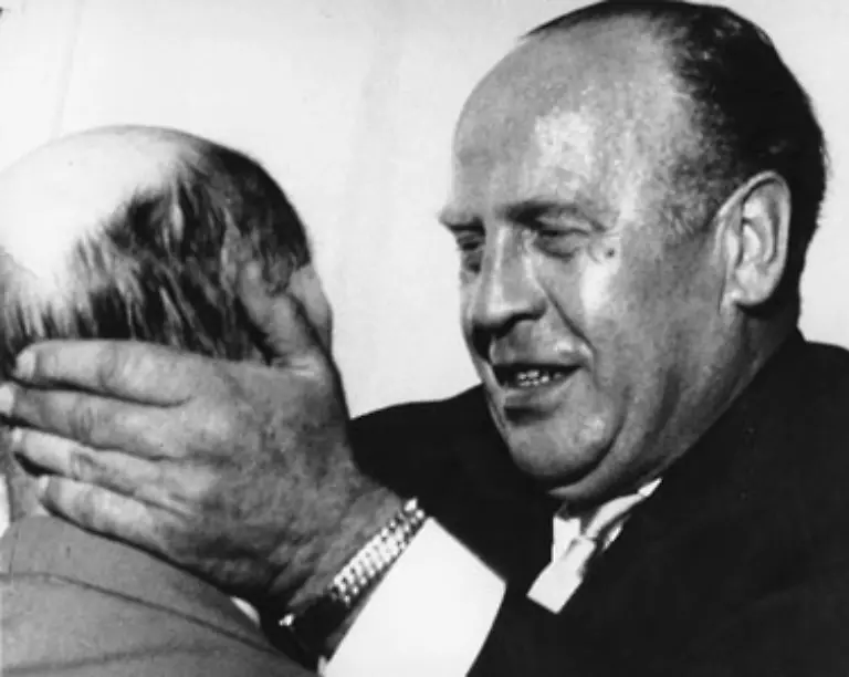Zeitzeugen-beschreiben-Schindler-hier-1962-als-Mann-mit-zwei-Gesichtern-Als-Kriegsprofiteur-und-NSDAP-Mitglied-macht-er-ein-Millionenvermoegen
