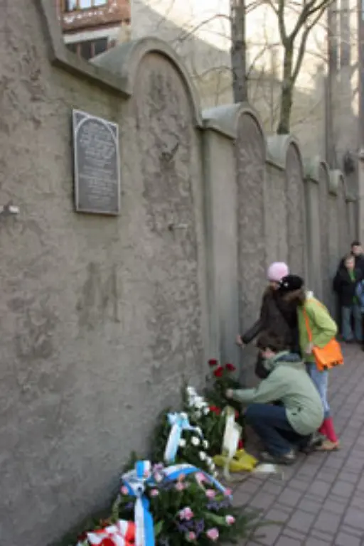 Er-fordert-1200-Arbeitskraefte-aus-dem-Krakauer-Ghetto-an-darunter-600-Juden
