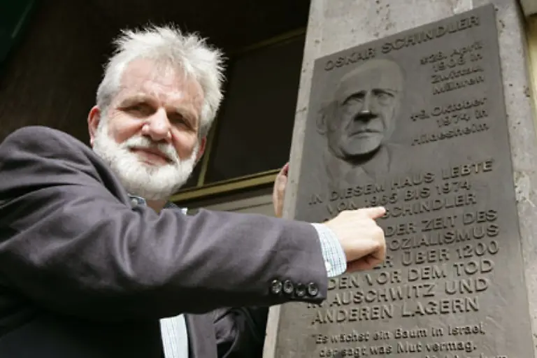 Trotz-all-seiner-menschlichen-Fehler-ist-Schindler-zu-Recht-beruehmt-geworden-sagt-der-US-Historiker-und-Schindler-Biograf-David-M-Crowe-Die-Rettung-so-vieler-Juden-an-sich-sei-schon-eine-einmalige-Tat