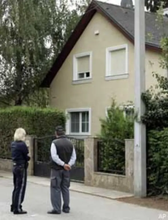 Schon-die-Flucht-von-Natascha-Kampusch-nach-acht-Jahren-in-der-Gewalt-ihres-Entfuehrers-Wolfgang-Priklopil-im-August-2006-hatte-Entsetzen-ausgeloest