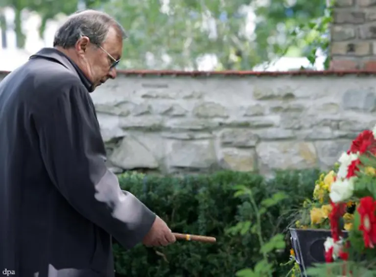 ebenso-wie-Ekkehard-Schall-Hier-Jaecki-Schwarz-beim-Abschied