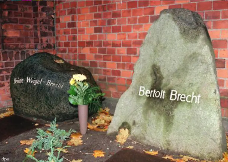 Sein-Grab-ist-heute-eine-der-Attraktionen-der-Begraebnisstaette