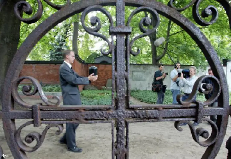 Auch-der-Philosoph-Herbert-Marcuse-kam-erst-fast-25-Jahre-nach-seinem-Tod-auf-den-Dorotheenstaedtischen-Friedhof-nachdem-ihm-vom-Berliner-Senat-eine-Ehrengrabstaette-zuerkannt-worden-war