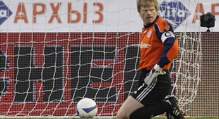 Pogrebnjak-haemmerte-einen-Freistoss-aus-18-Metern-aufs-Tor-Oliver-Kahn-blieb-machtlos
