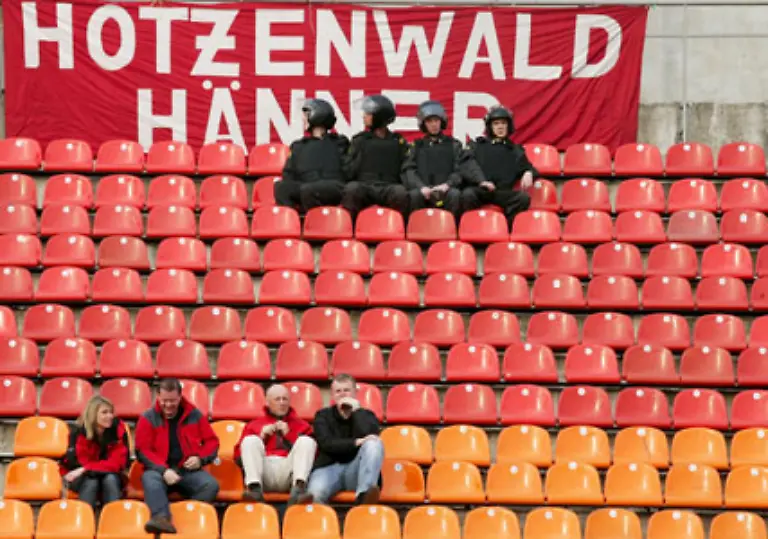 Noch-hofften-die-Fans-aber-die-Bayern-brauchten-jetzt-zwei-Treffer-um-nach-Manchester-ins-Finale-zu-kommen-Das-war-leichter-als-keines-mehr-zu-kassieren