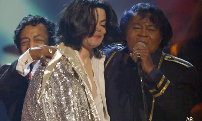 133-und-er-zertanzte-bereits-die-Buehnenbelaege-als-Michael-Jackson-noch-nicht-einmal-laufen-konnte-Doch-auch-James-fing-einmal-klein-an-Er-hiess-eigentlich-James-Joe-Brown-Jr-und-wurde-am-3-Mai-1933-in-der-Naehe-von-Barnwell-im-US-Bundesstaat-South-Carolina-geboren