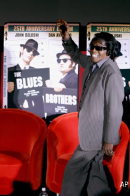 The-Blues-Brothers-bekannt-in-dem-er-einen-Prediger-mimt-der-seiner-Gemeinde-mit-einem-Gospel-Chor-einheizt